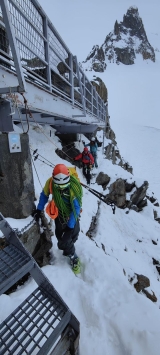 <h5>Arrivé aux Gds Mulets perché sur les rochers</h5>